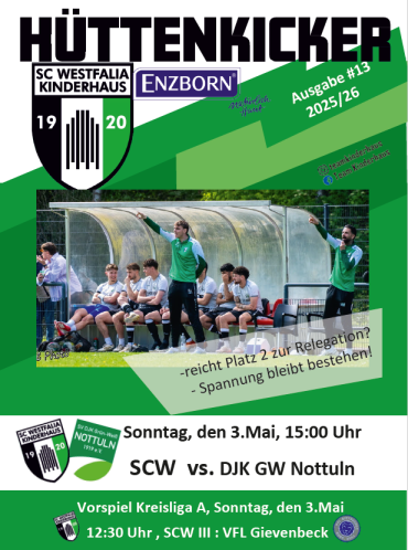 Ein Fußballspiel mit mehreren Spielern, die auf einem grünen Rasen spielen, während im Hintergrund ein Tribünenbereich sichtbar ist.